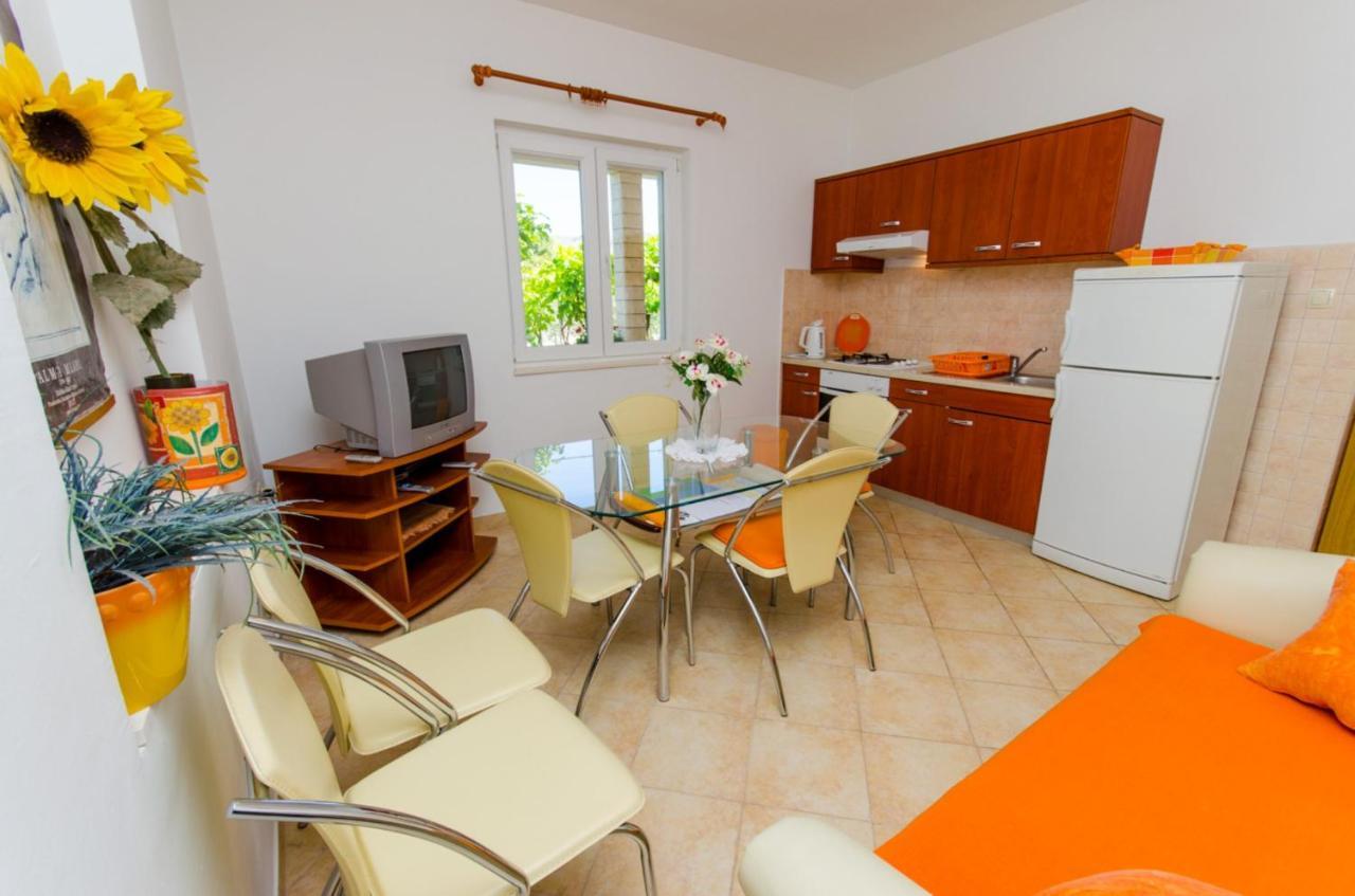 Apartments Ivana トロギール エクステリア 写真