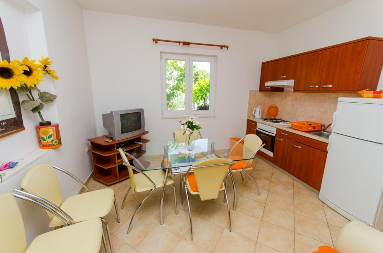 Apartments Ivana トロギール エクステリア 写真