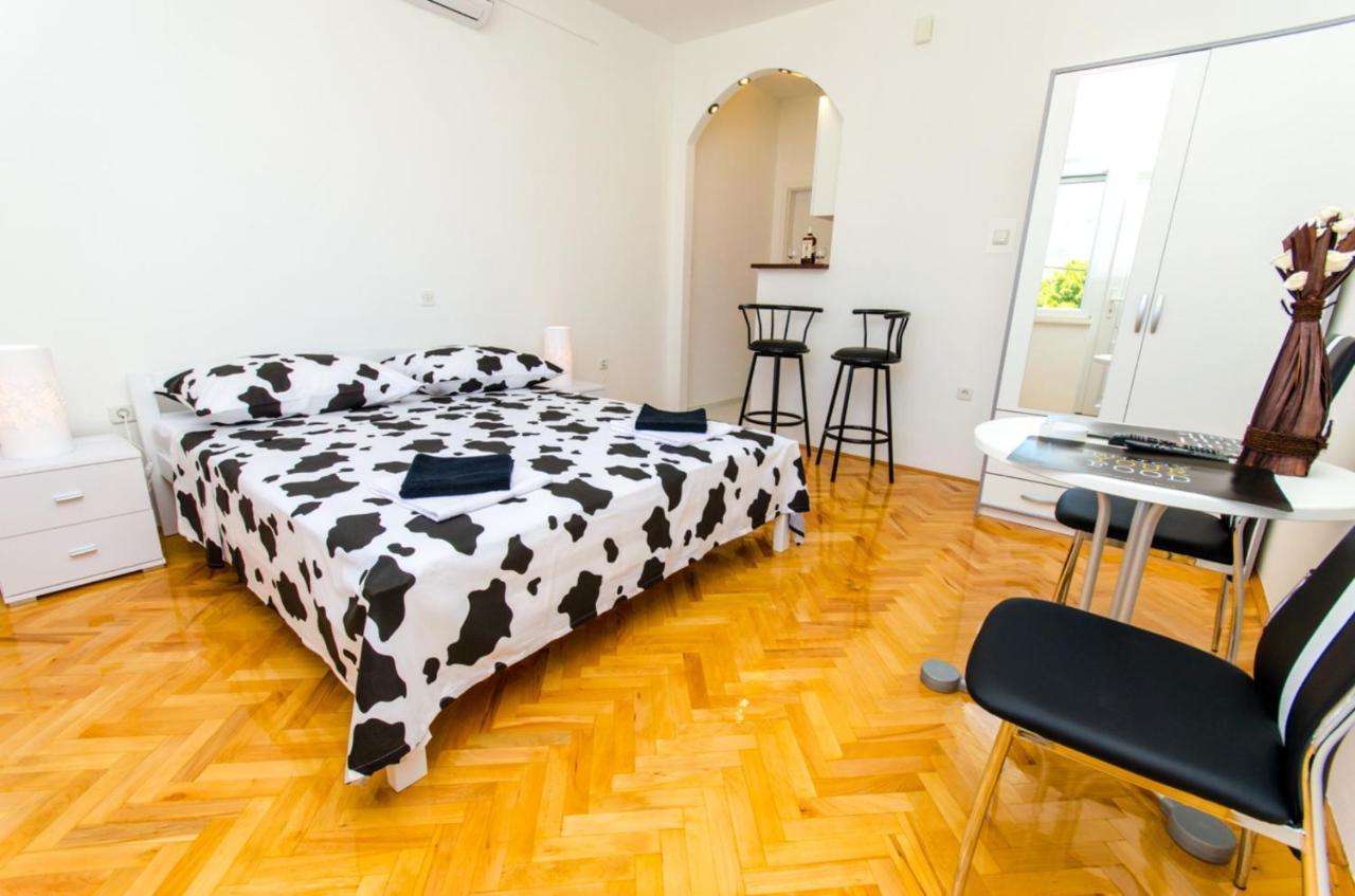 Apartments Ivana トロギール エクステリア 写真