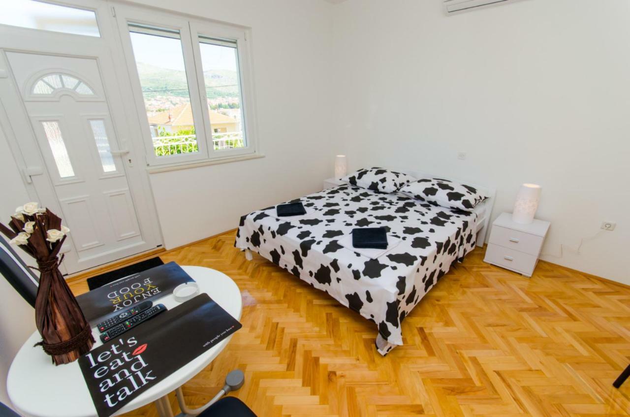 Apartments Ivana トロギール エクステリア 写真