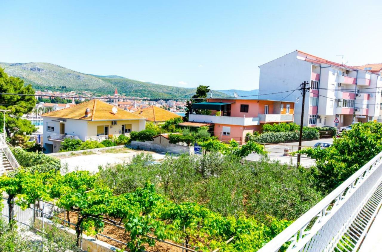 Apartments Ivana トロギール エクステリア 写真