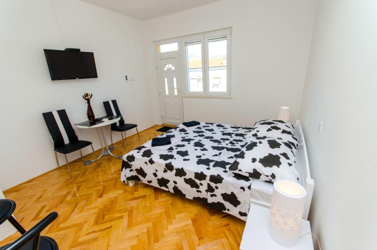 Apartments Ivana トロギール エクステリア 写真